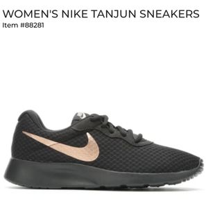NEVER USED Women's Nike Tanjun Shoes
